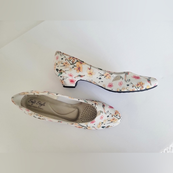 Floral Baby Heel Hush puppies shoe size 10 - Picture 1 of 4